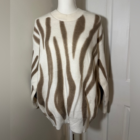 Coco & Carmen sweater. - Picture 1 of 4